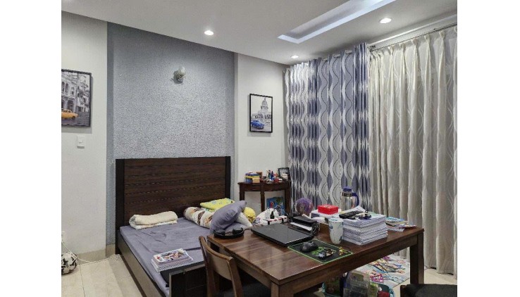 Nhà Đẹp 3 Tầng,  Gần Đại Học Ngân Hàng, 60m Ra Hoàng Diệu 2